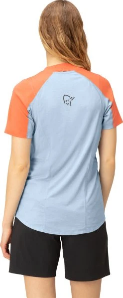 Norrøna Senja Equaliser Lightweight T-Shirt - Women's|-|T-shirt Léger Senja Equaliser - Femme -Norrøna Shop NOR 5807 23 7E 7EBack 20Flamingo