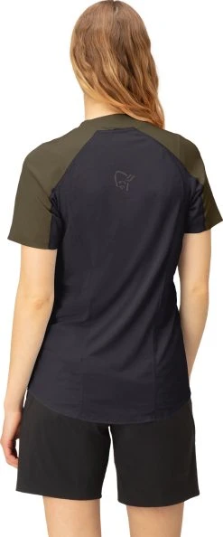 Norrøna Senja Equaliser Lightweight T-Shirt - Women's|-|T-shirt Léger Senja Equaliser - Femme -Norrøna Shop NOR 5807 23 7E 7EBack 20Olive 20Night