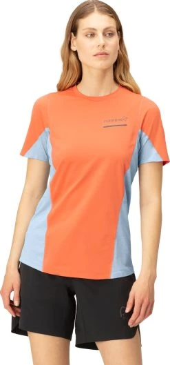 Norrøna Senja Equaliser Lightweight T-Shirt - Women's|-|T-shirt Léger Senja Equaliser - Femme -Norrøna Shop NOR 5807 23 7E 7EFront 20Flamingo