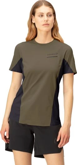 Norrøna Senja Equaliser Lightweight T-Shirt - Women's|-|T-shirt Léger Senja Equaliser - Femme -Norrøna Shop NOR 5807 23 7E 7EFront 20Olive 20Night 50dad457 5b76 44b6 9033 051da105c163