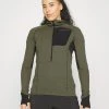 Norrøna Senja Hood - Long Sleeved Top - Olive 2 Norrøna Senja Hood - Long Sleeved Top - Olive -Norrøna Shop abc0e96c4eeb47e18ac5cb204325c516