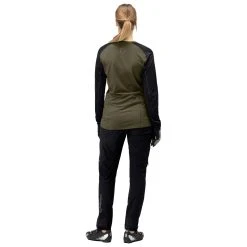 Norrøna Women's Fjørå Equaliser Lightweight Long Sleeve - Cycling Jersey -Norrøna Shop norroena womens fjoeraa equaliser lightweight long sleeve cycling jersey detail 4